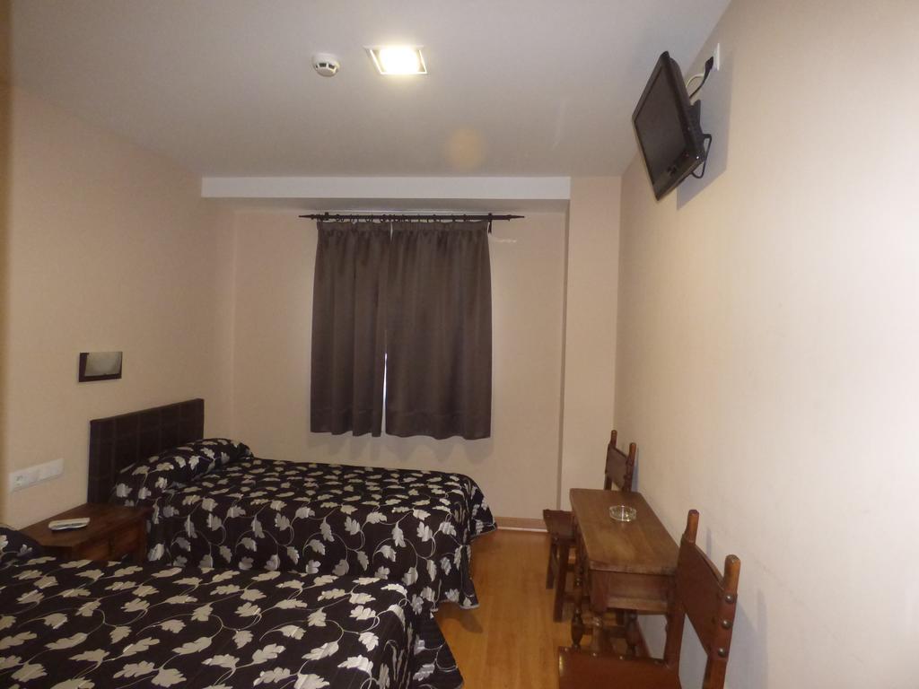 Hostal La Perdiz Sonseca エクステリア 写真